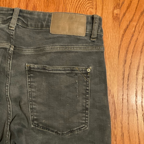 Zara Basic Denim Jeans, Faded Black, Distressed w/ Holes Raw Hem, 5-Pocket, Sz 4 - Picture 10 of 15